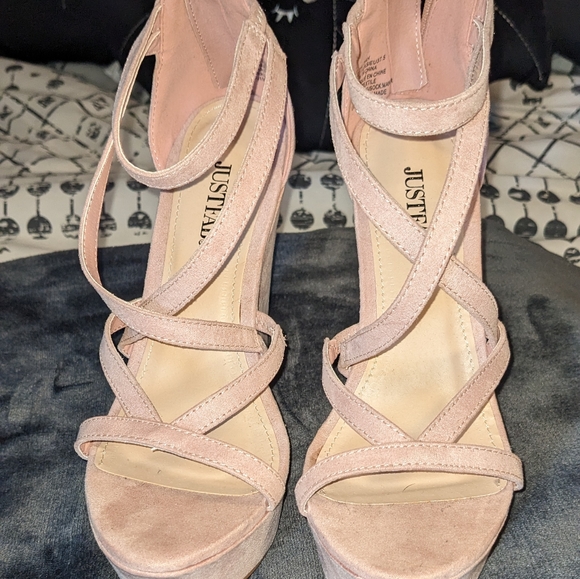Pink suede wedges - Picture 2 of 4